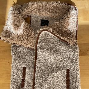 Love Tree faux fur vest